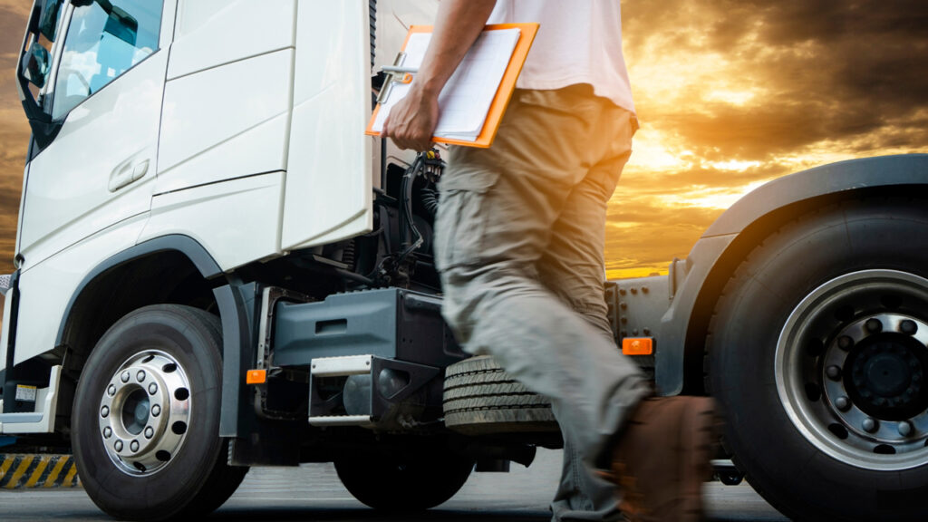 commercial truck insurance offers various types of coverage